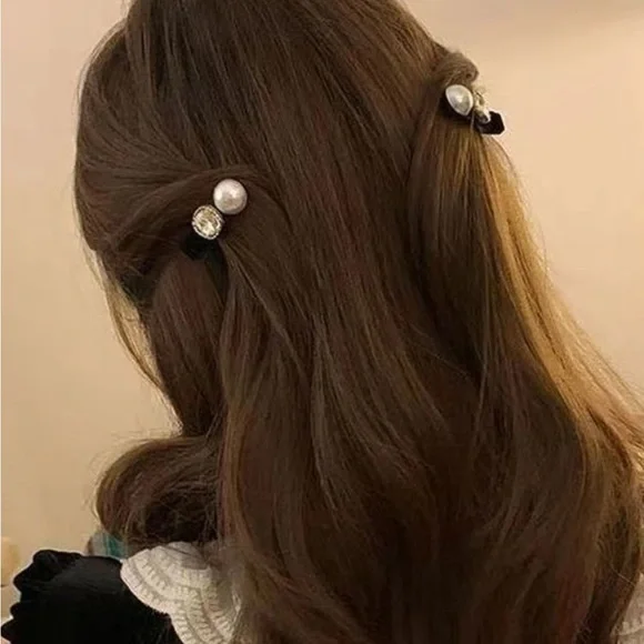 2pcs Women black / White Faux Pearl Decor Hair Clips - Picture 5 of 6